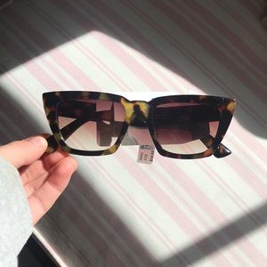 Tortoise square sunglasses